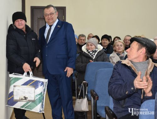 На сходе граждан в Лашманском сельском поселении активистам вручили подарки (ФОТОРЕПОРТАЖ)