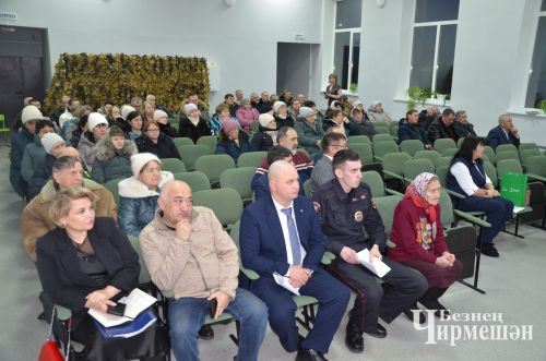 Сход граждан в Кутеме посетила и 95-летняя ветеран тыла Ольга Логинкина (ФОТОРЕПОРТАЖ)