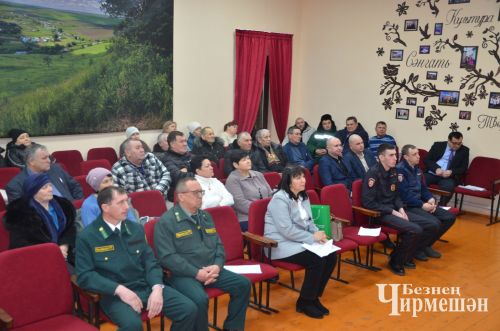 На сходе граждан в Бекет Ключе тоже были жалобы на лис (ФОТОРЕПОРТАЖ)