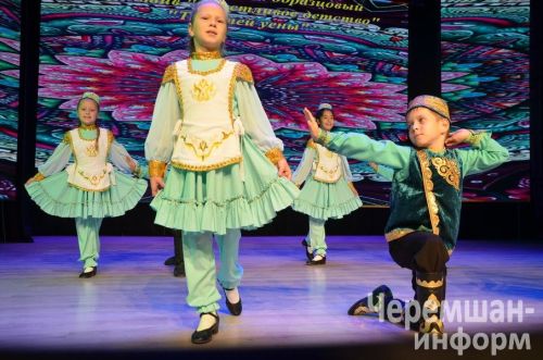 Бүген өлкәннәребез өчен район мәдәният йортында матур чара үтте (ФОТОРЕПОРТАЖ)