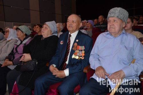 Бүген өлкәннәребез өчен район мәдәният йортында матур чара үтте (ФОТОРЕПОРТАЖ)
