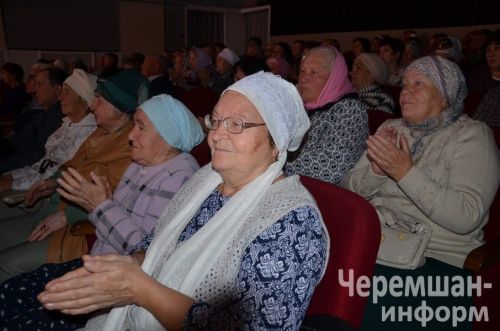 Бүген өлкәннәребез өчен район мәдәният йортында матур чара үтте (ФОТОРЕПОРТАЖ)