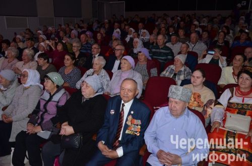 Бүген өлкәннәребез өчен район мәдәният йортында матур чара үтте (ФОТОРЕПОРТАЖ)