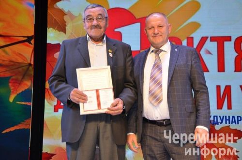 Бүген өлкәннәребез өчен район мәдәният йортында матур чара үтте (ФОТОРЕПОРТАЖ)