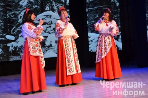 Бүген өлкәннәребез өчен район мәдәният йортында матур чара үтте (ФОТОРЕПОРТАЖ)