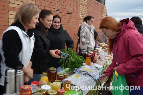 В Черемшане прошла очередная благотворительная ярмарка (ФОТОРЕПОРТАЖ)