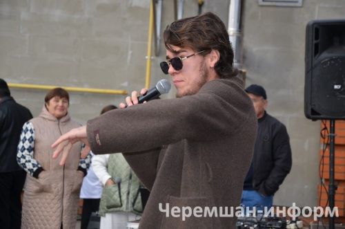 В Черемшане прошла очередная благотворительная ярмарка (ФОТОРЕПОРТАЖ)