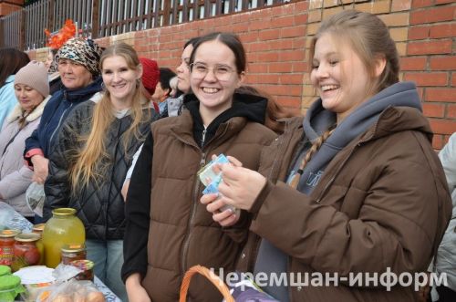 В Черемшане прошла очередная благотворительная ярмарка (ФОТОРЕПОРТАЖ)