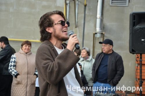 Чирмешәндәге Хәйрия ярминкәсендә район үзәге мәктәпләре сату итте (ФОТОРЕПОРТАЖ)