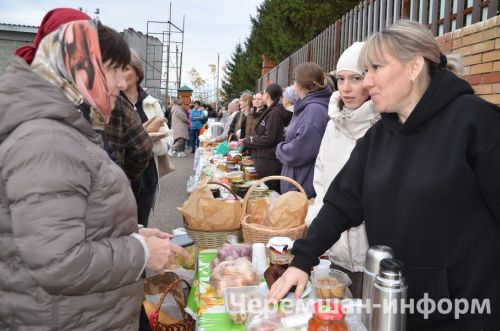 Чирмешәндәге Хәйрия ярминкәсендә район үзәге мәктәпләре сату итте (ФОТОРЕПОРТАЖ)