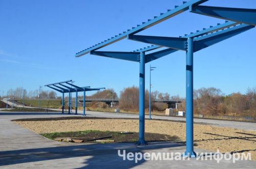 Район үзәгендә Чирмешән елгасы яр буе күзгә күренеп матурая (ФОТОРЕПОРТАЖ)
