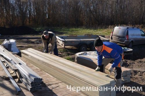 Район үзәгендә Чирмешән елгасы яр буе күзгә күренеп матурая (ФОТОРЕПОРТАЖ)