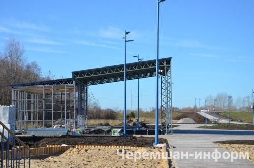 Район үзәгендә Чирмешән елгасы яр буе күзгә күренеп матурая (ФОТОРЕПОРТАЖ)
