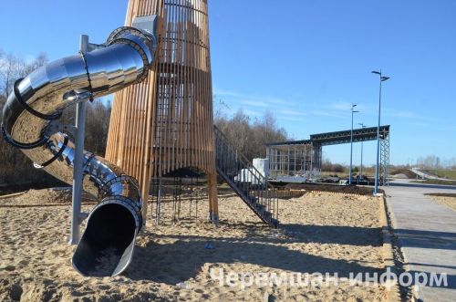 Район үзәгендә Чирмешән елгасы яр буе күзгә күренеп матурая (ФОТОРЕПОРТАЖ)