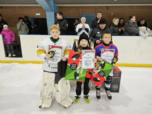 В Черемшане определились сильнейшие хоккейные команды на призы “Шешмаойла”  (ФОТОРЕПОРТАЖ)