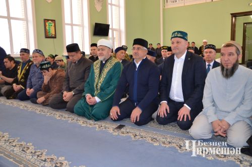 Глава Черемшанского района Рамиль Айбатов провел ифтар в мечети Мушбика (ФОТОРЕПОРТАЖ)