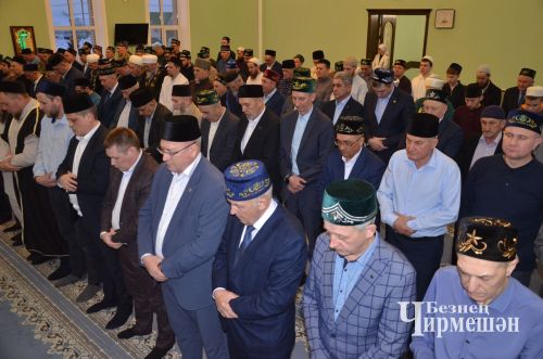 Глава Черемшанского района Рамиль Айбатов провел ифтар в мечети Мушбика (ФОТОРЕПОРТАЖ)
