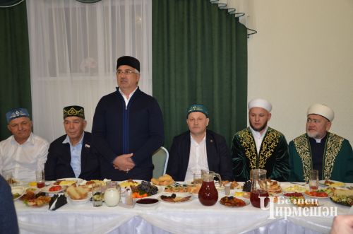 Глава Черемшанского района Рамиль Айбатов провел ифтар в мечети Мушбика (ФОТОРЕПОРТАЖ)