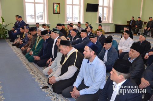 Глава Черемшанского района Рамиль Айбатов провел ифтар в мечети Мушбика (ФОТОРЕПОРТАЖ)