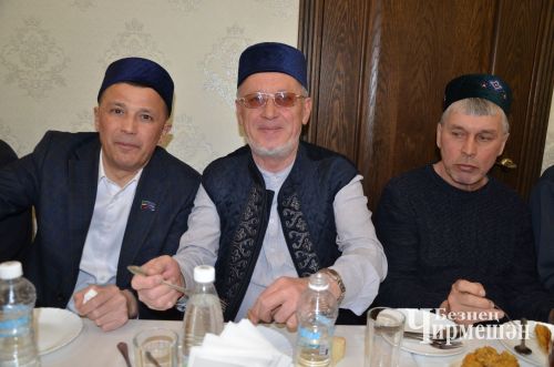 Глава Черемшанского района Рамиль Айбатов провел ифтар в мечети Мушбика (ФОТОРЕПОРТАЖ)