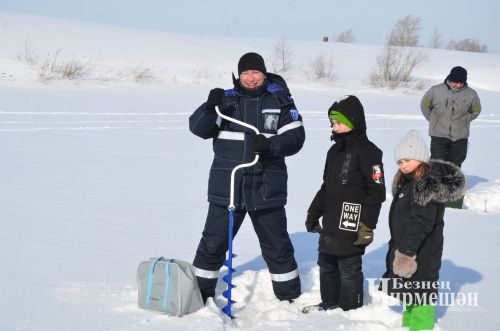 Подлёдный лов в Черемшане: особенности зимней рыбалки (ФОТОРЕПОРТАЖ)