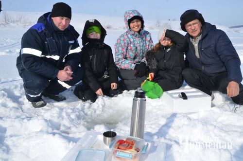 Подлёдный лов в Черемшане: особенности зимней рыбалки (ФОТОРЕПОРТАЖ)