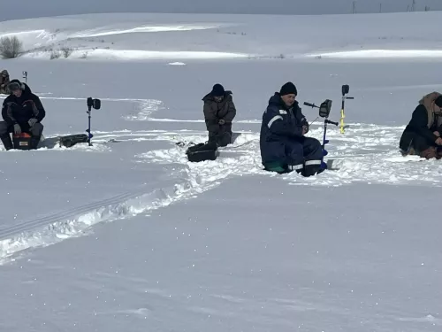 Подлёдный лов в Черемшане: особенности зимней рыбалки (ФОТОРЕПОРТАЖ)