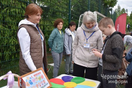 В Черемшане на День защиты детей устроили пенное шоу (ФОТОРЕПОРТАЖ)