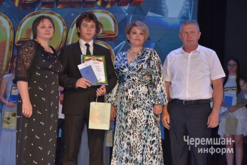В Черемшане чествовали выпускников школ (ФОТОРЕПОРТАЖ)