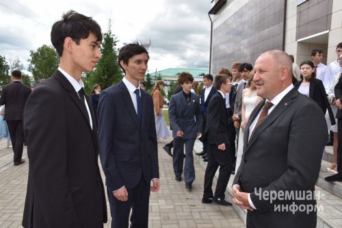В Черемшане чествовали выпускников школ (ФОТОРЕПОРТАЖ)
