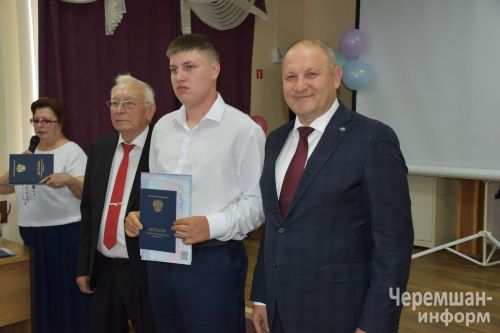 Чирмешән аграр техникумында 45 студентка диплом тапшырдылар (ФОТОРЕПОРТАЖ)
