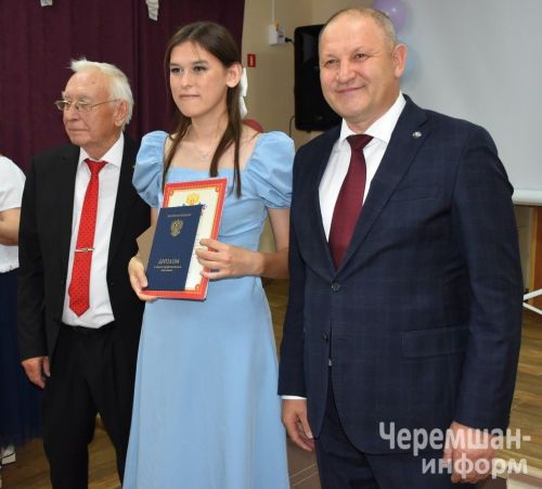 Чирмешән аграр техникумында 45 студентка диплом тапшырдылар (ФОТОРЕПОРТАЖ)