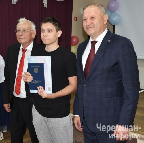 Чирмешән аграр техникумында 45 студентка диплом тапшырдылар (ФОТОРЕПОРТАЖ)