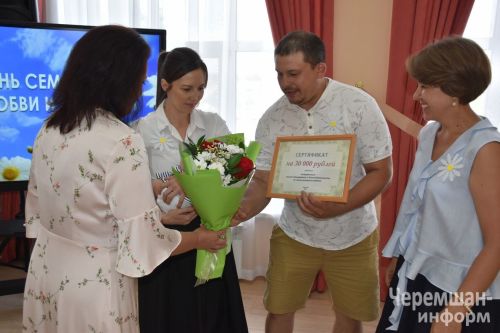 Чествование семей - юбиляров в Черемшане (ФОТОРЕПОРТАЖ)