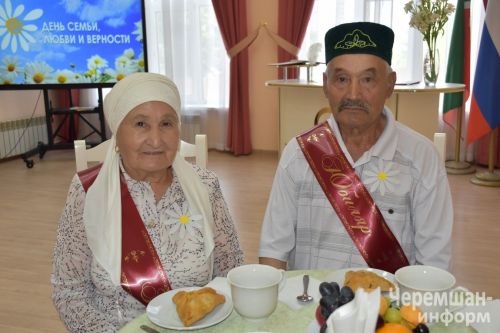 Чествование семей - юбиляров в Черемшане (ФОТОРЕПОРТАЖ)