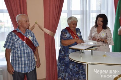 Чествование семей - юбиляров в Черемшане (ФОТОРЕПОРТАЖ)