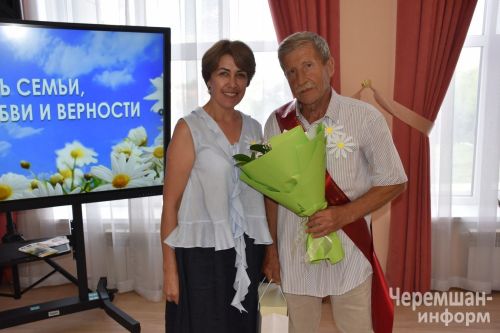 Чествование семей - юбиляров в Черемшане (ФОТОРЕПОРТАЖ)