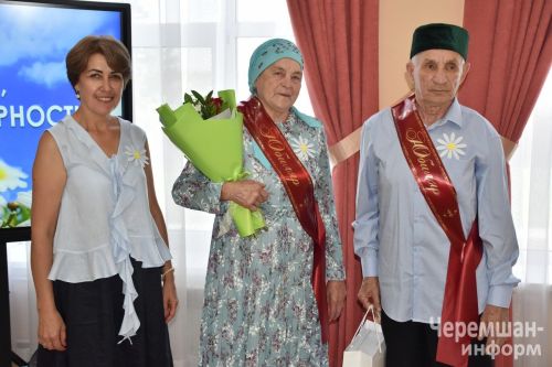Чествование семей - юбиляров в Черемшане (ФОТОРЕПОРТАЖ)