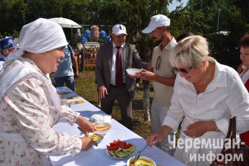 В Черемшане в четвертый раз прошел межрегиональный фестиваль "Луковая долина" (ФОТОРЕПОРТАЖ)