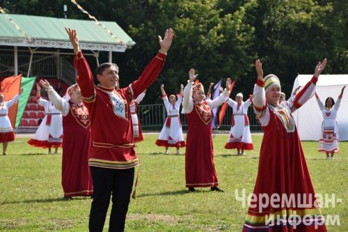 В Черемшане в четвертый раз прошел межрегиональный фестиваль "Луковая долина" (ФОТОРЕПОРТАЖ)