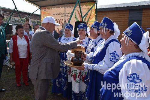 В Черемшане в четвертый раз прошел межрегиональный фестиваль "Луковая долина" (ФОТОРЕПОРТАЖ)