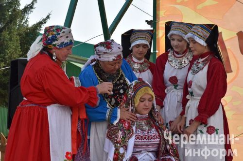 В Черемшане в четвертый раз прошел межрегиональный фестиваль "Луковая долина" (ФОТОРЕПОРТАЖ)