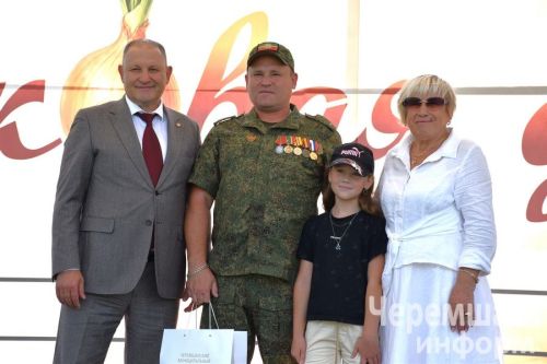 В Черемшане в четвертый раз прошел межрегиональный фестиваль "Луковая долина" (ФОТОРЕПОРТАЖ)