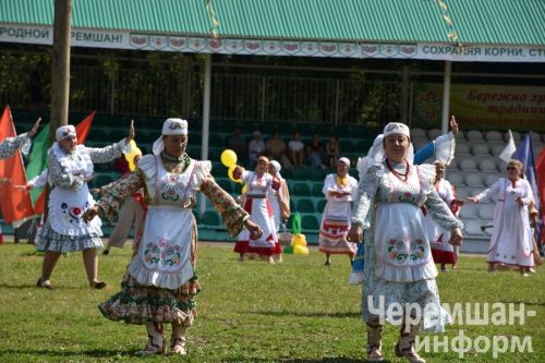 В Черемшане в четвертый раз прошел межрегиональный фестиваль "Луковая долина" (ФОТОРЕПОРТАЖ)