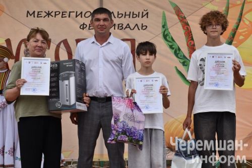 В Черемшане в четвертый раз прошел межрегиональный фестиваль "Луковая долина" (ФОТОРЕПОРТАЖ)