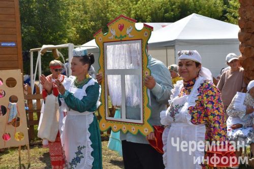 В Черемшане в четвертый раз прошел межрегиональный фестиваль "Луковая долина" (ФОТОРЕПОРТАЖ)