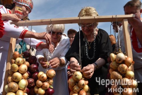 В Черемшане в четвертый раз прошел межрегиональный фестиваль "Луковая долина" (ФОТОРЕПОРТАЖ)