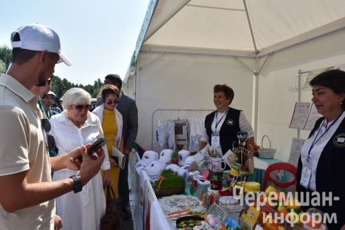 В Черемшане в четвертый раз прошел межрегиональный фестиваль "Луковая долина" (ФОТОРЕПОРТАЖ)