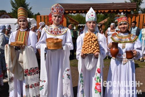 В Черемшане в четвертый раз прошел межрегиональный фестиваль "Луковая долина" (ФОТОРЕПОРТАЖ)