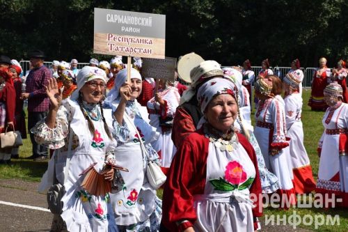 В Черемшане в четвертый раз прошел межрегиональный фестиваль "Луковая долина" (ФОТОРЕПОРТАЖ)
